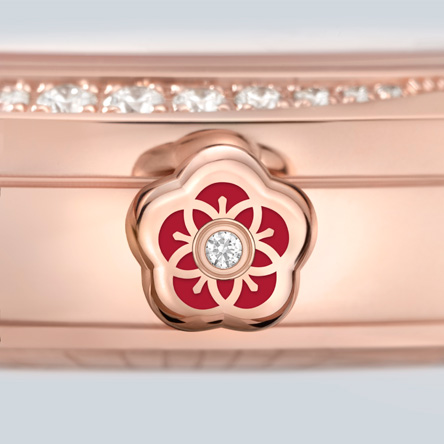 H Kaia Gerber φοράει OMEGA De Ville Trésor-4