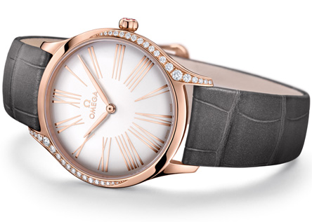 H Kaia Gerber φοράει OMEGA De Ville Trésor-9