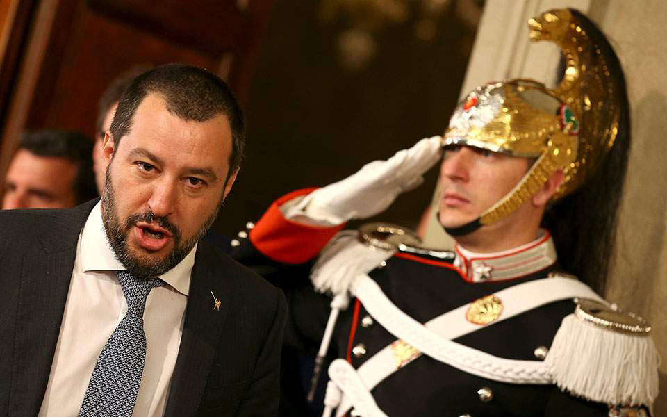 Στο κόκκινο το πολιτικό θερμόμετρο στην Ιταλία – Εντολή σχηματισμού κυβέρνησης στον Κοταρέλι-2