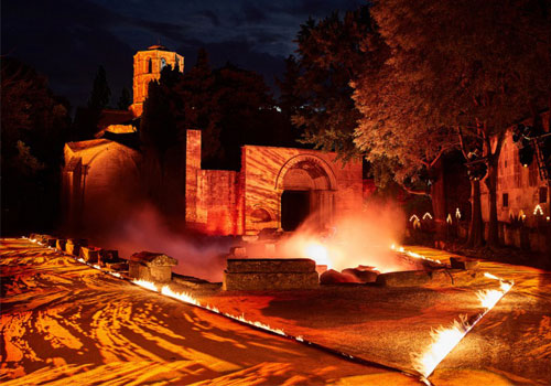 To cruise show του Gucci στην αρχαία νεκρόπολη της Αρλ-6