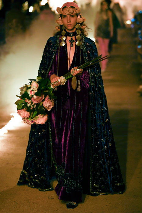 To cruise show του Gucci στην αρχαία νεκρόπολη της Αρλ-10