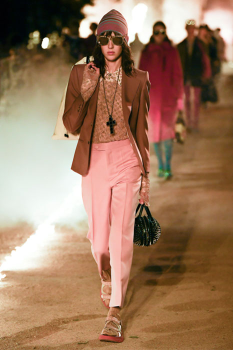 To cruise show του Gucci στην αρχαία νεκρόπολη της Αρλ-9