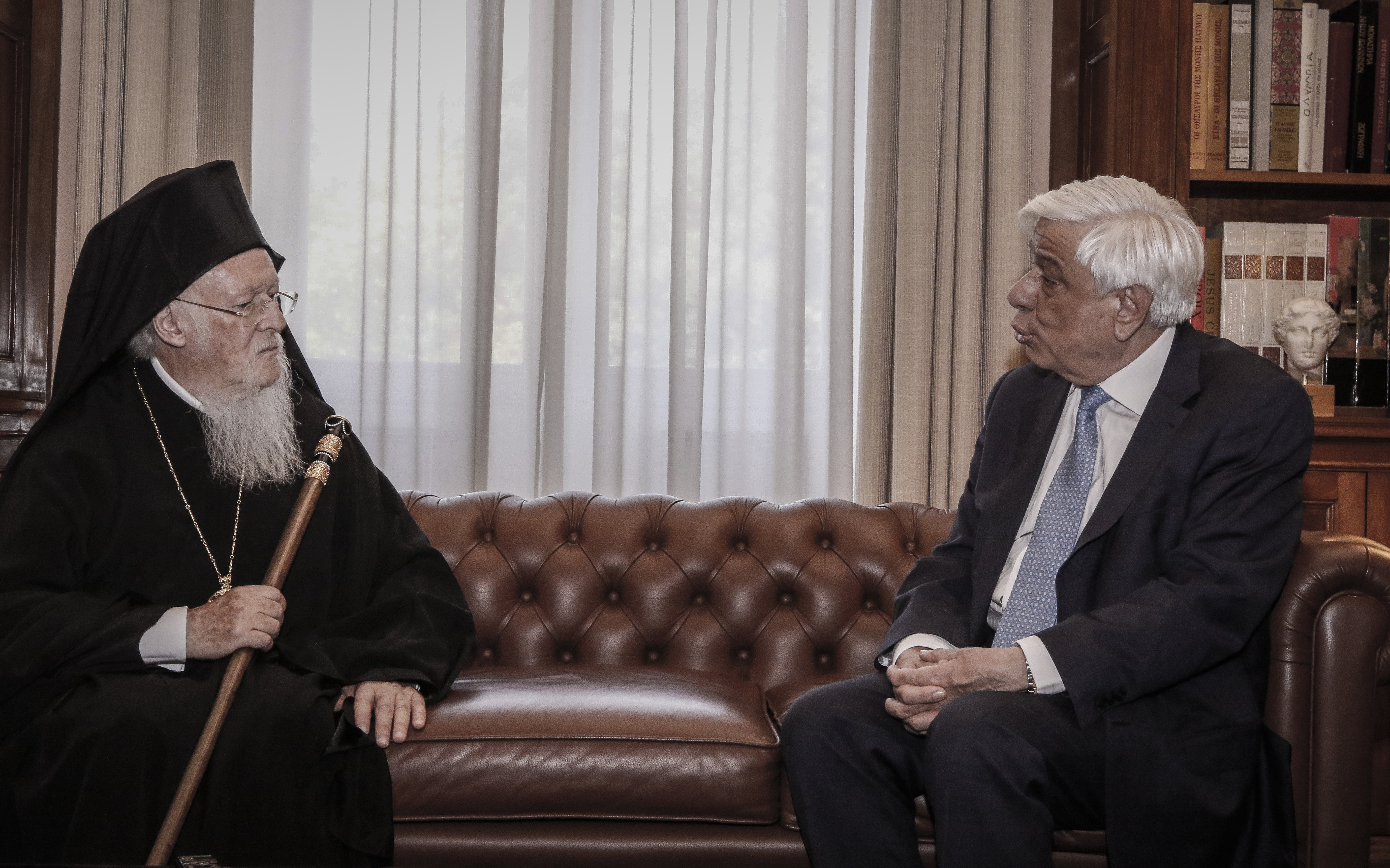 Με τον Οικουμενικό Πατριάρχη Βαρθολομαίο συναντήθηκε ο Προκόπης Παυλόπουλος (φωτογραφίες)-1