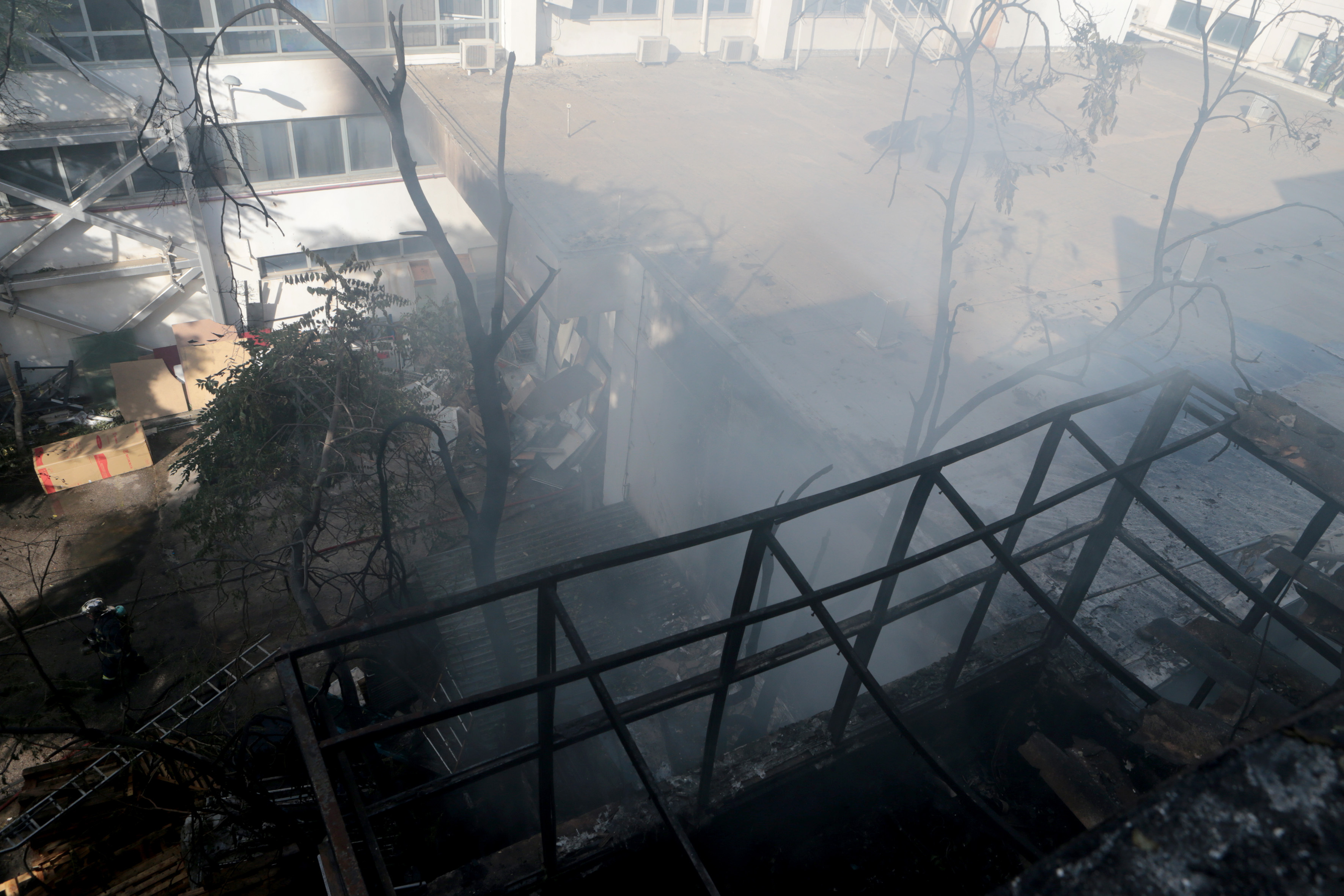 Υπό μερικό έλεγχο η φωτιά σε βιοτεχνία στο Περιστέρι – Δείτε φωτογραφίες και βίντεο-5