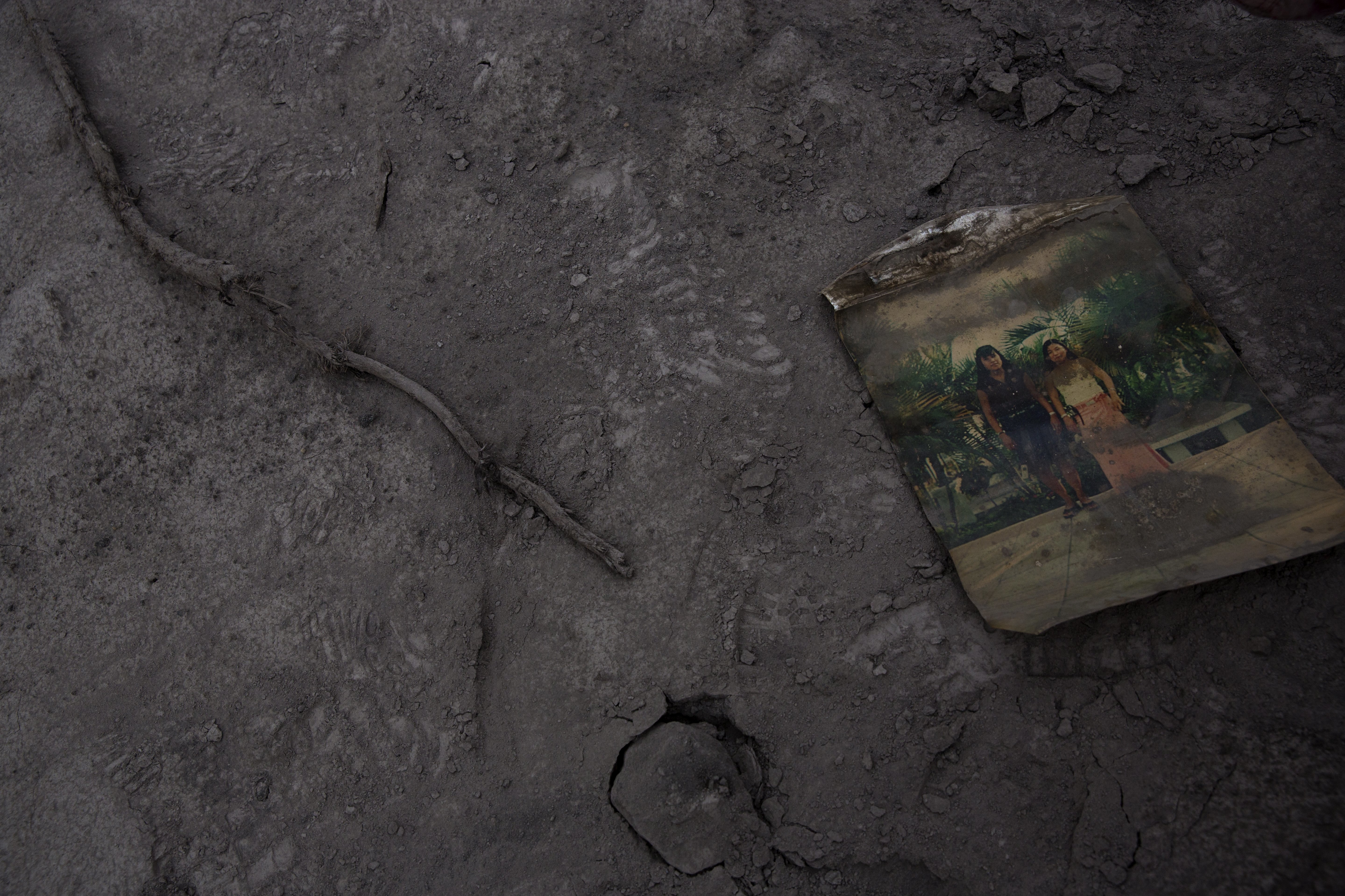 Συνεχίζονται οι έρευνες για αγνοούμενους στη Γουατεμάλα – Τουλάχιστον 99 νεκροί από την έκρηξη ηφαιστείου-1