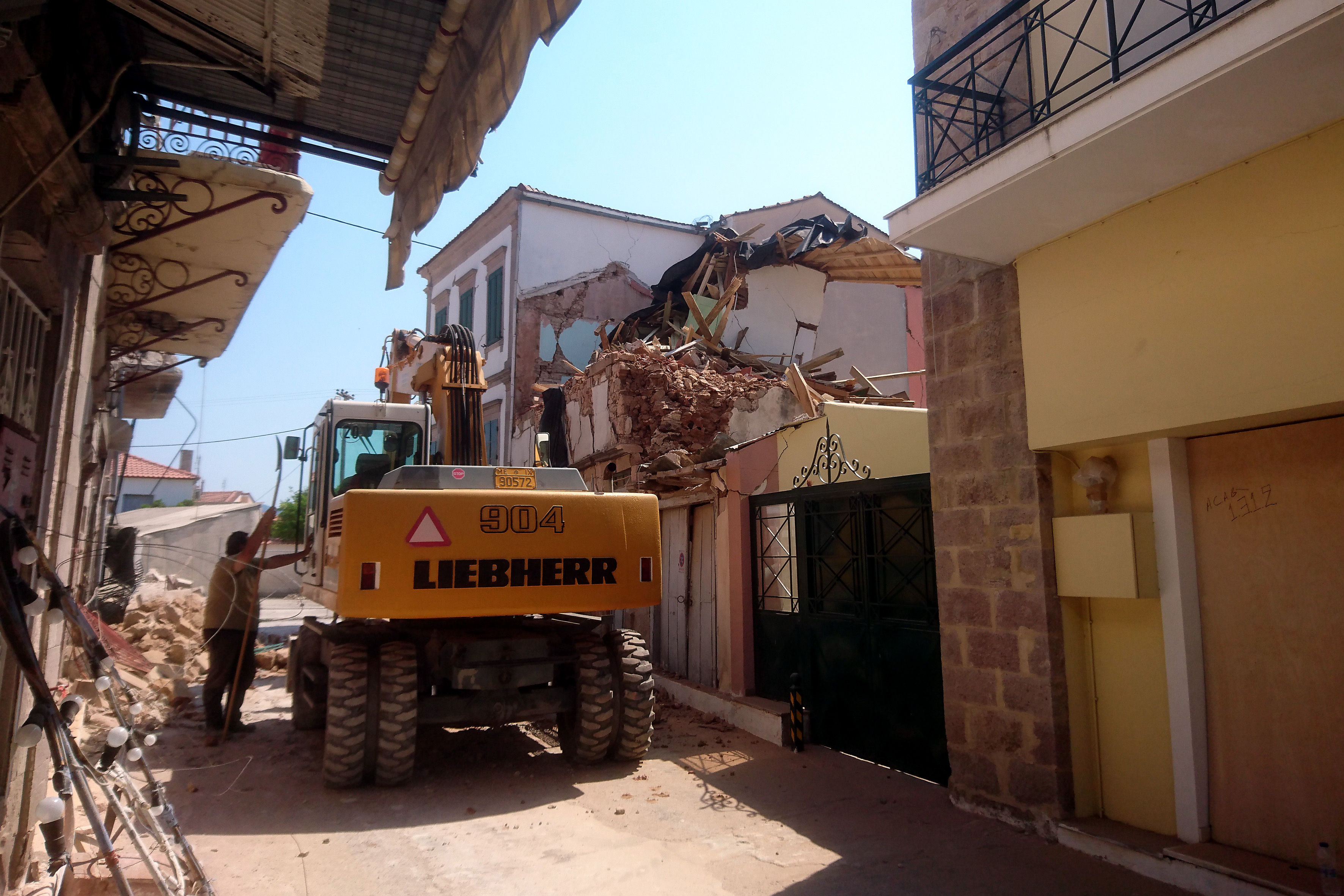 Μυτιλήνη: Πριν από ένα χρόνο ο εγκέλαδος κατέστρεψε το χωριό της Βρίσας (φωτογραφίες)-7