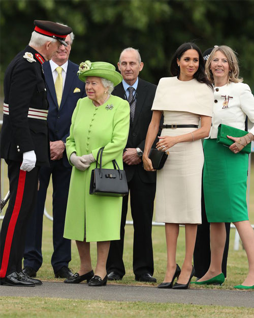 Meghan Markle: Η πρώτη κοινή σόλο εμφάνιση με τη βασίλισσα Ελισάβετ-3
