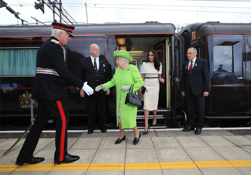 Meghan Markle: Η πρώτη κοινή σόλο εμφάνιση με τη βασίλισσα Ελισάβετ-1