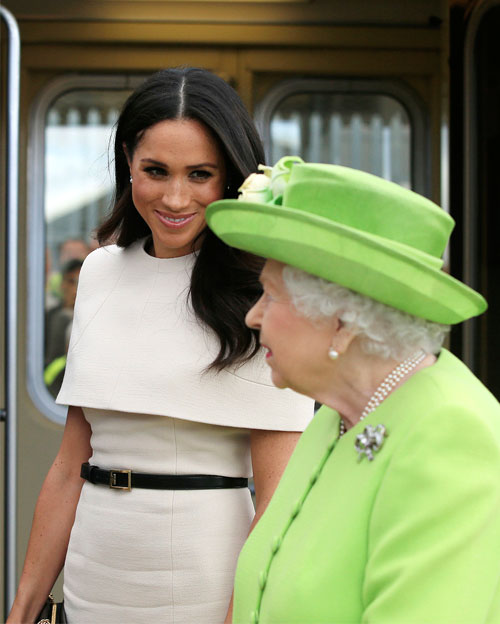 Meghan Markle: Η πρώτη κοινή σόλο εμφάνιση με τη βασίλισσα Ελισάβετ-2
