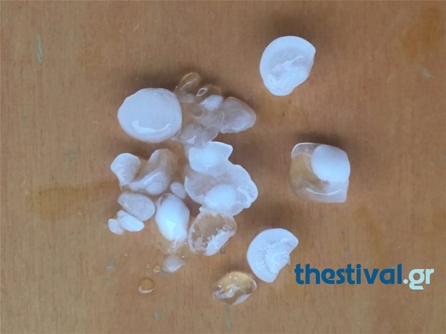 Ισχυρή βροχόπτωση με χαλάζι στη Θεσσαλονίκη (φωτογραφίες και βίντεο)-2