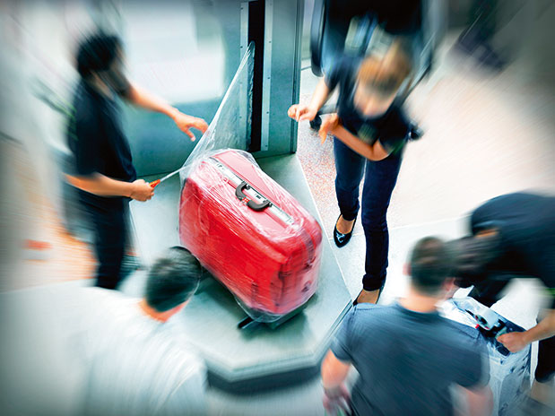 Η «μάχη» της βαλίτσας-3