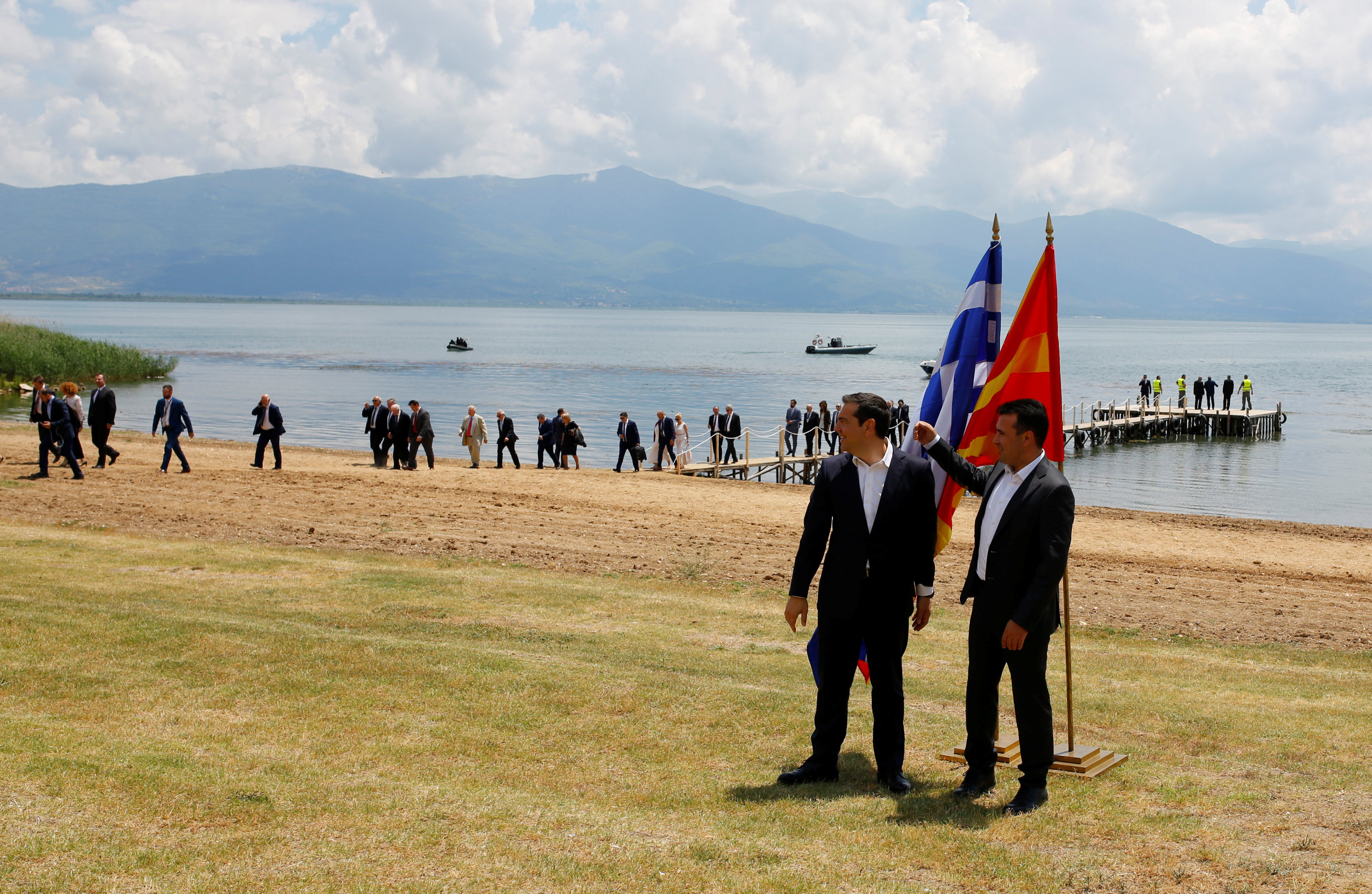 Καρέ – καρέ το «τελετουργικό» στις Πρέσπες-3