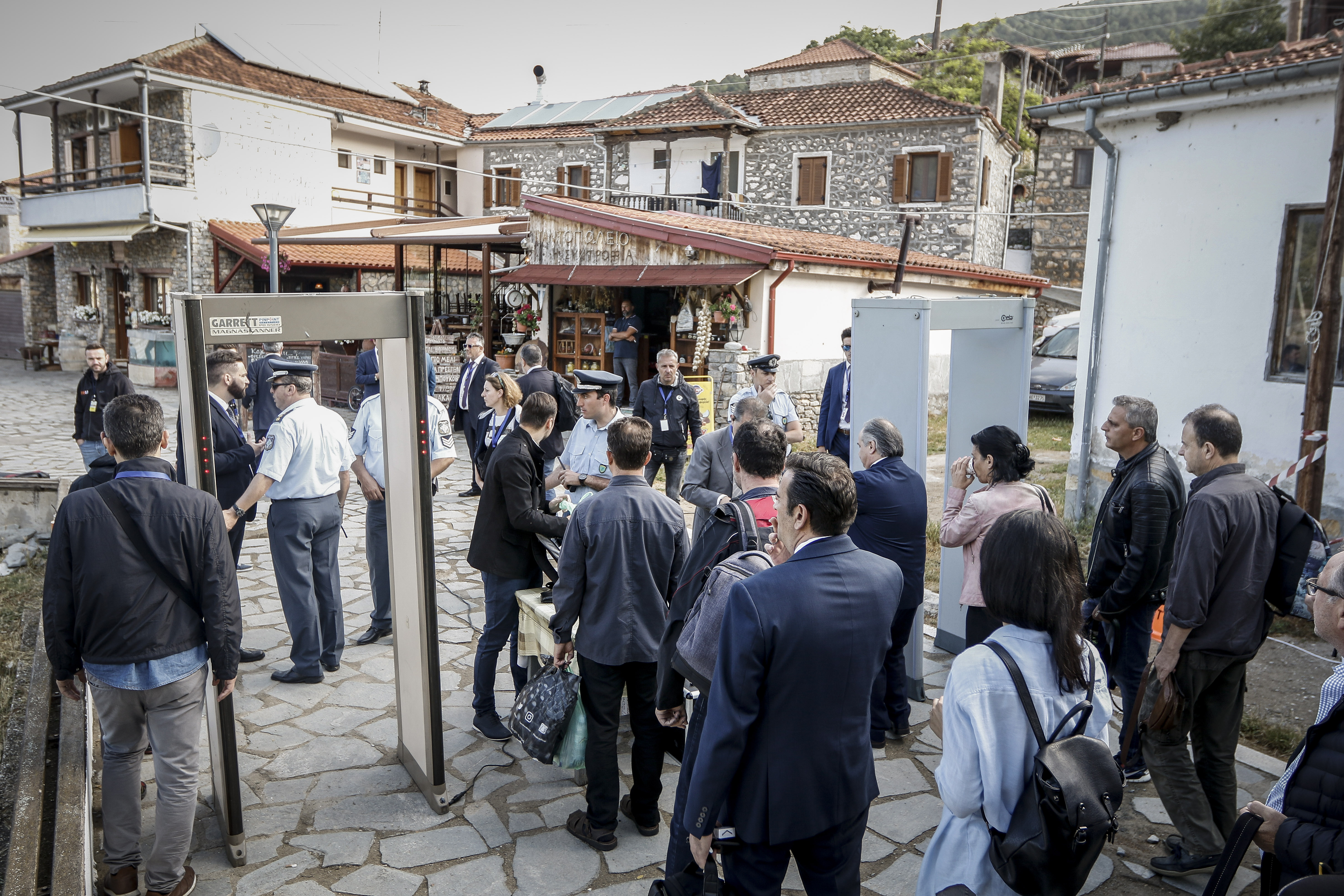 Καρέ – καρέ το «τελετουργικό» στις Πρέσπες-20
