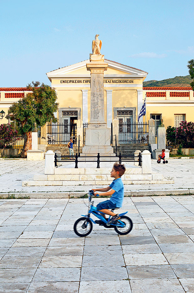 Άνδρος: Πολλά νησιά σε ένα-5