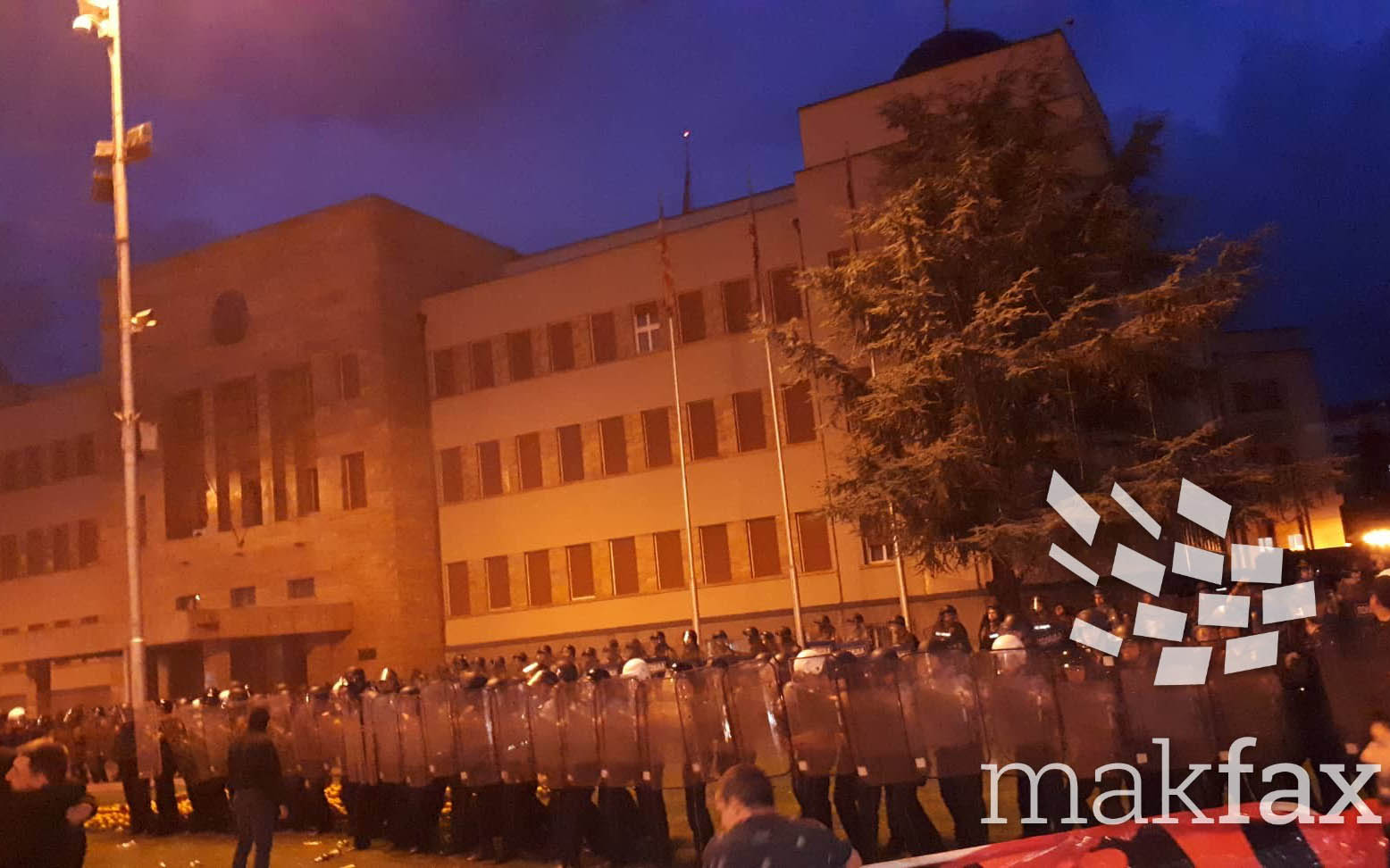 ΠΓΔΜ σε διαδηλωτές: Δεν θα επιτρέψουμε τη χρήση βίας (φωτογραφίες – βίντεο)-1