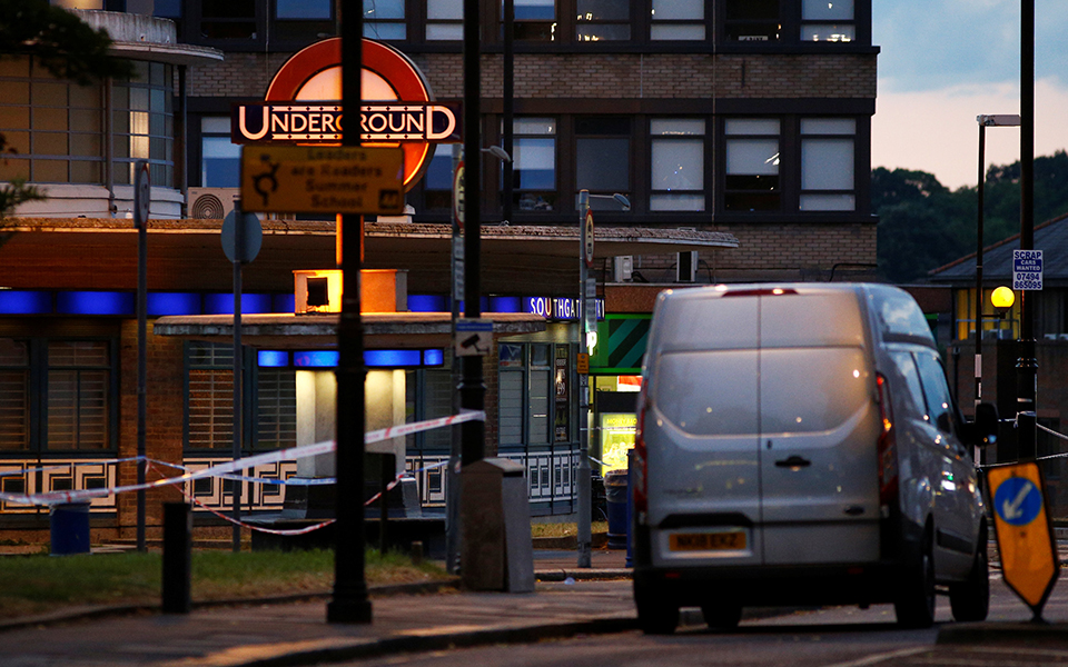 Λονδίνο: Σε βραχυκύκλωμα οφείλεται η εκρηξη στο σταθμό του μετρό-2