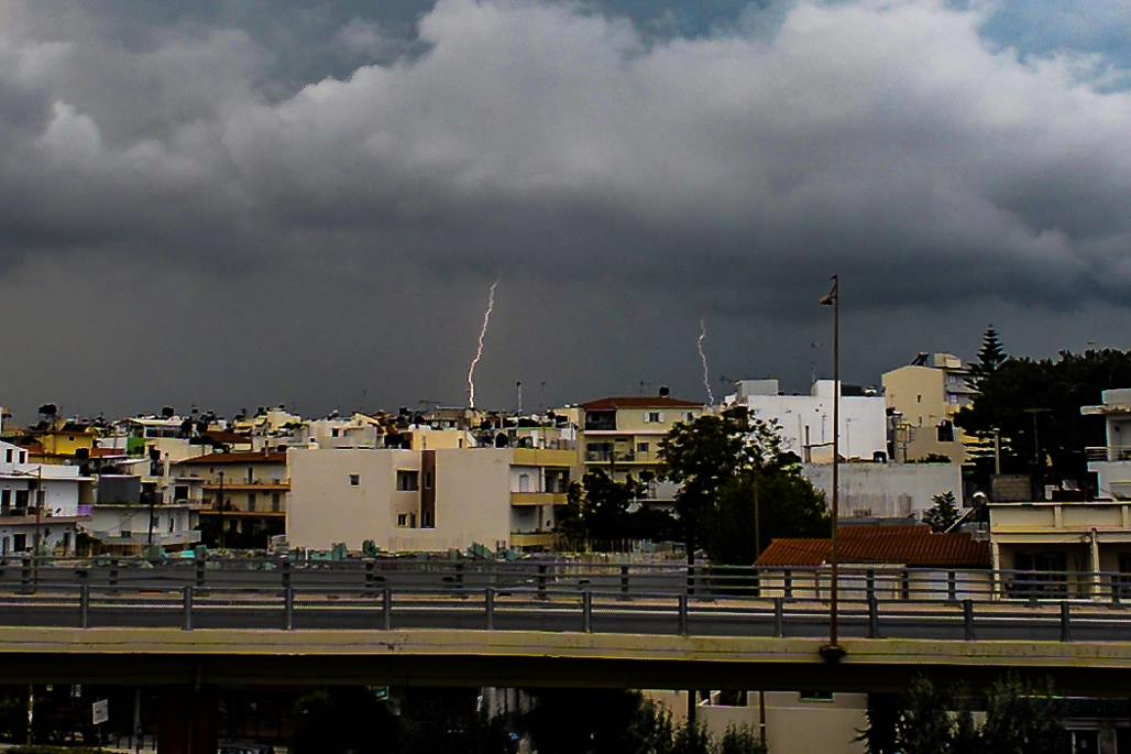 Το πέρασμα του «Μίνωα» από την Κρήτη: Βροχή, αστραπές, κεραυνοί-2