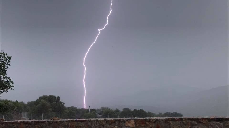 Το πέρασμα του «Μίνωα» από την Κρήτη: Βροχή, αστραπές, κεραυνοί-4