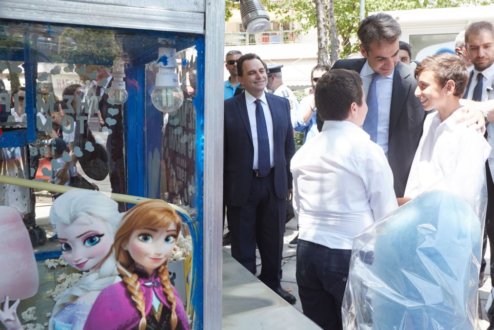 Τι απάντησε ο Μητσοτάκης σε πολίτη που του είπε «δώστα όλα»-2