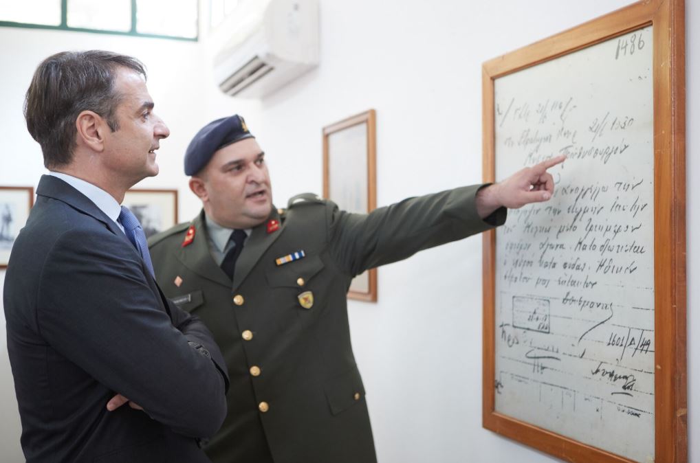 Τι απάντησε ο Μητσοτάκης σε πολίτη που του είπε «δώστα όλα»-5