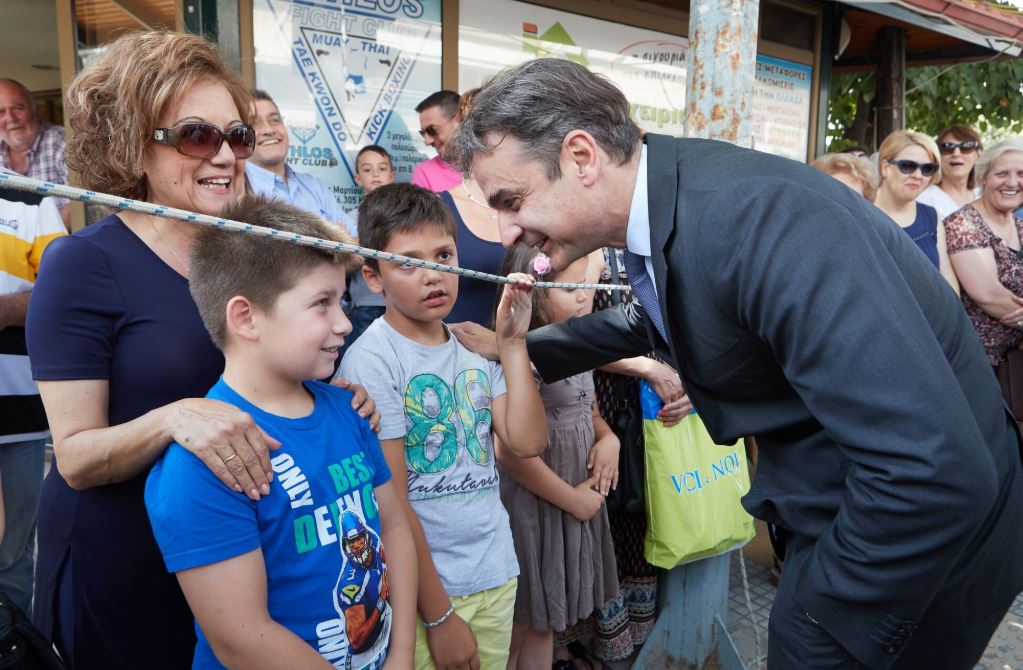 Τι απάντησε ο Μητσοτάκης σε πολίτη που του είπε «δώστα όλα»-6