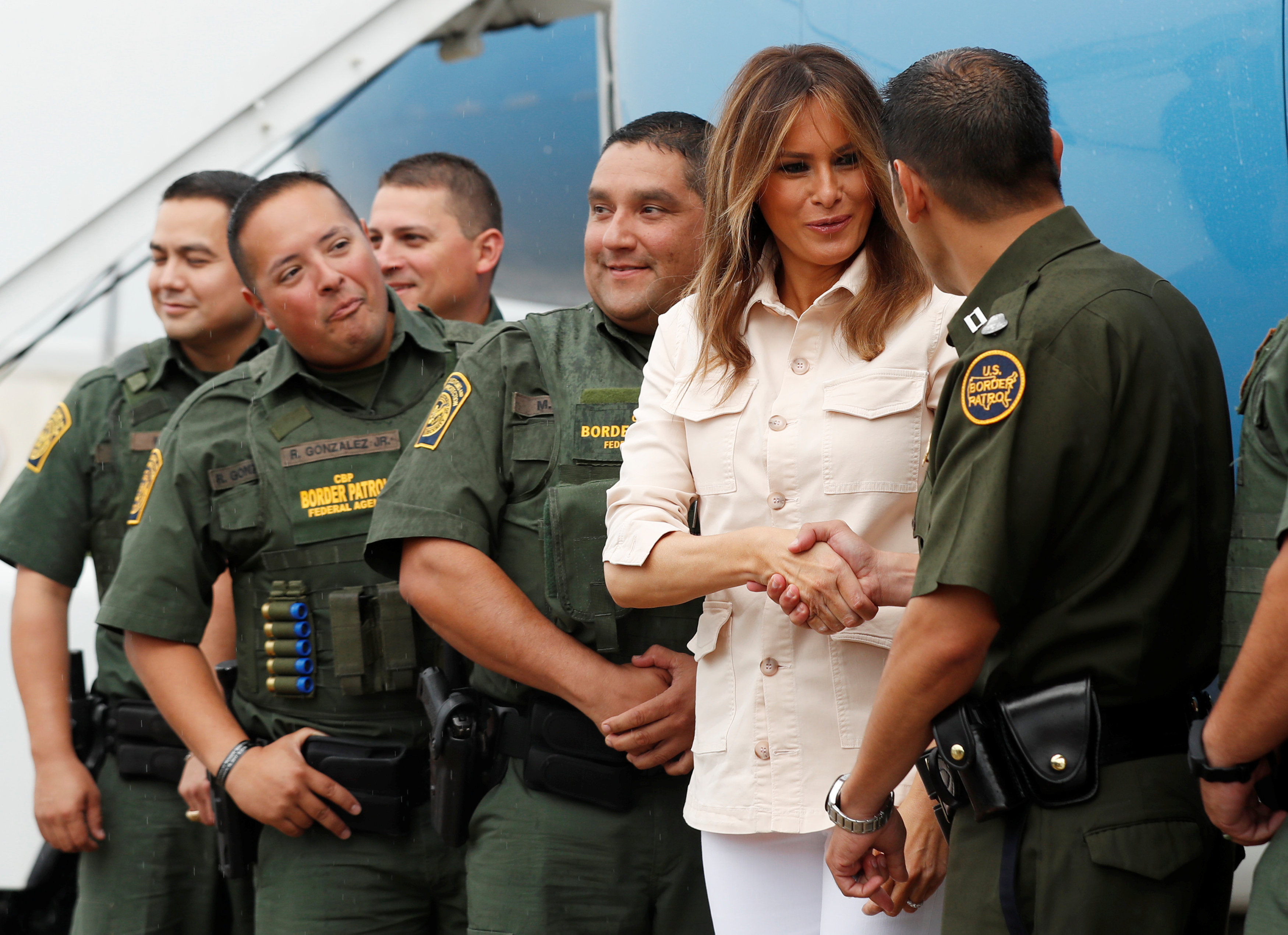 Ο Τραμπ για το «κρυφό μήνυμα» πίσω από την επιλογή του μπουφάν της Μελάνια-2