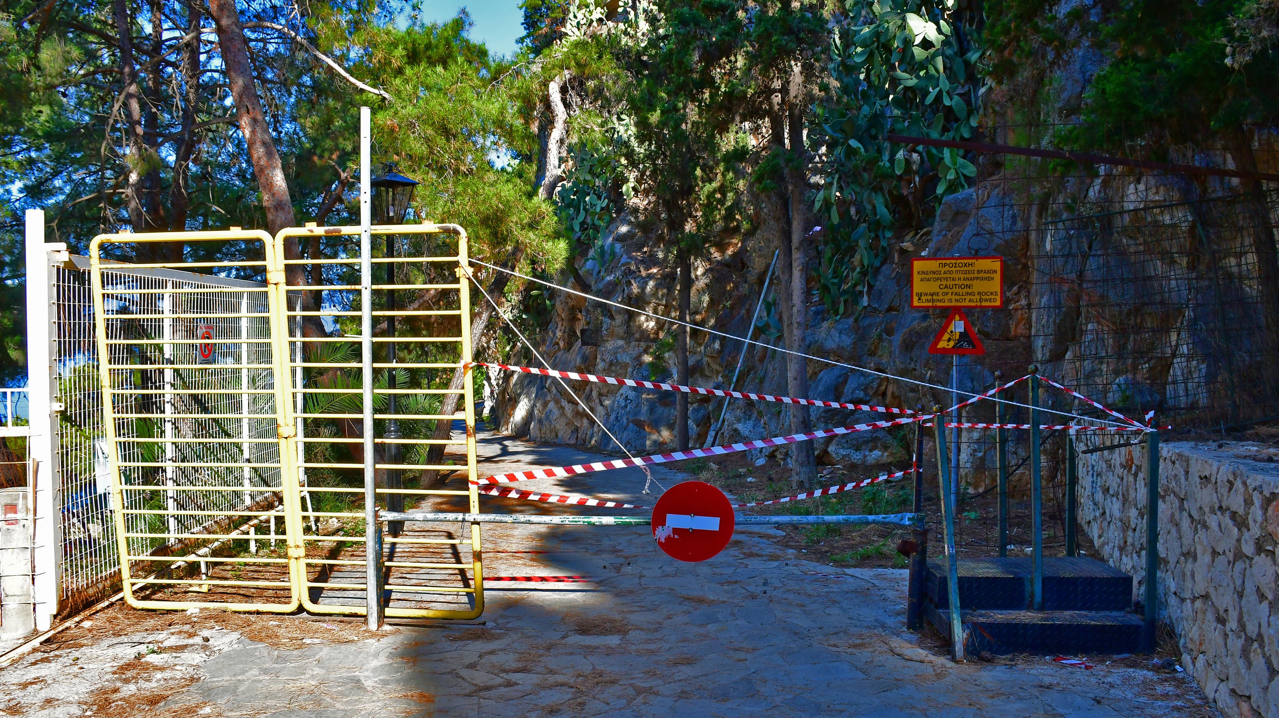 Κατολίσθηση βράχων στο Ναύπλιο – «Εκλεισε» η ομορφότερη διαδρομή της πόλης (φωτογραφίες)-4