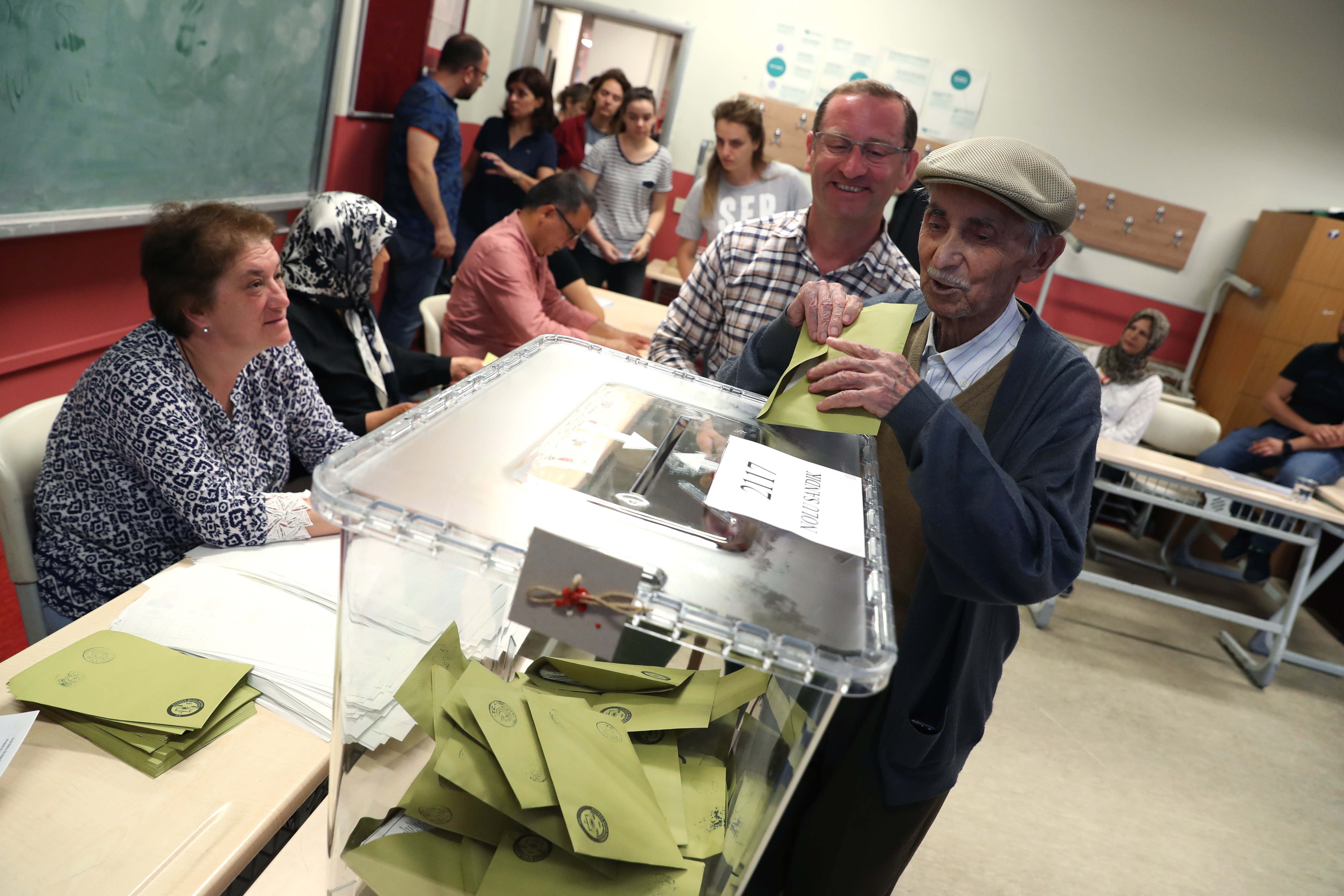 Η ώρα της κάλπης στην Τουρκία-4