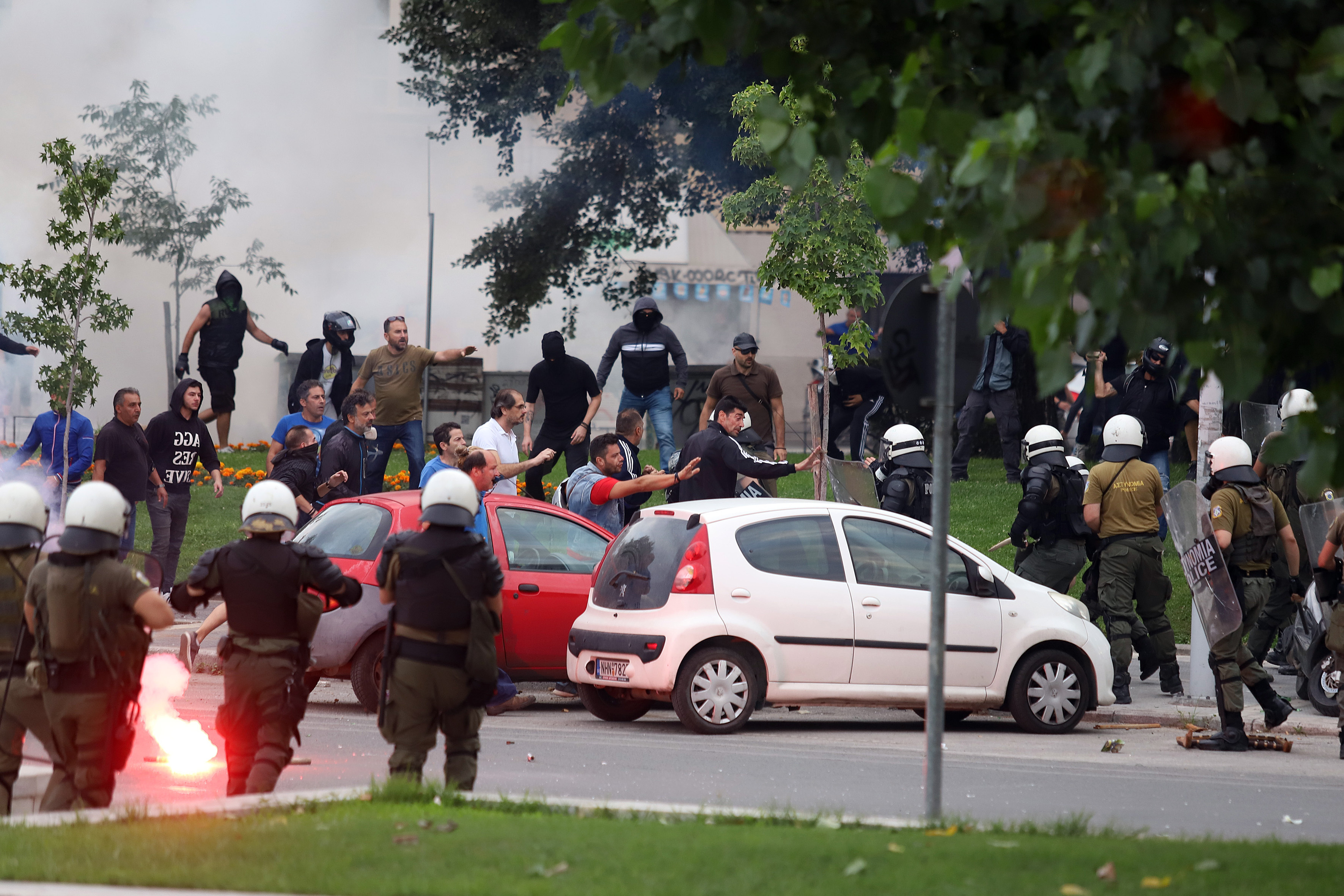 Πεδίο μάχης η ΔΕΘ σε εκδήλωση του ΣΥΡΙΖΑ για το Σκοπιανό (Βίντεο)-2