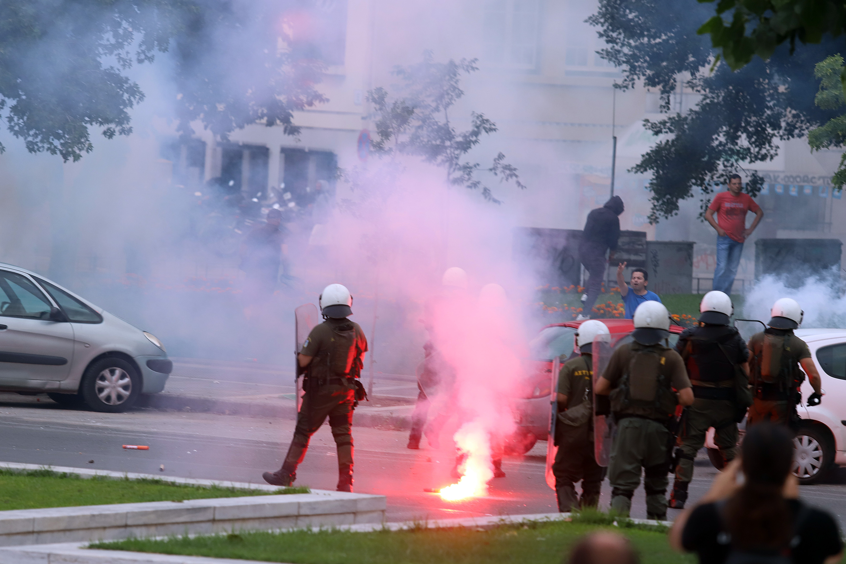Πεδίο μάχης η ΔΕΘ σε εκδήλωση του ΣΥΡΙΖΑ για το Σκοπιανό (Βίντεο)-1