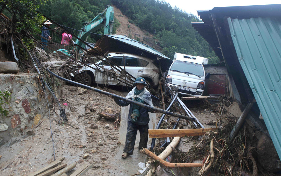 Βιετνάμ: Τουλάχιστον 15 νεκροί μετά από πλημμύρες και κατολισθήσεις – Νέες καταρρακτώδεις βροχοπτώσεις προβλέπουν οι μετεωρολόγοι-4