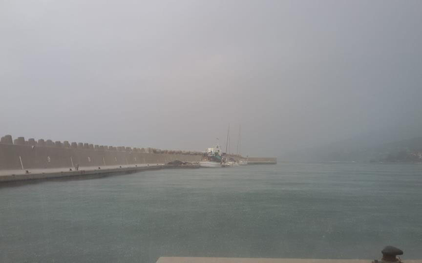 Λάρισα: Προβλήματα από την κακοκαιρία στα παράλια (φωτογραφίες)-3