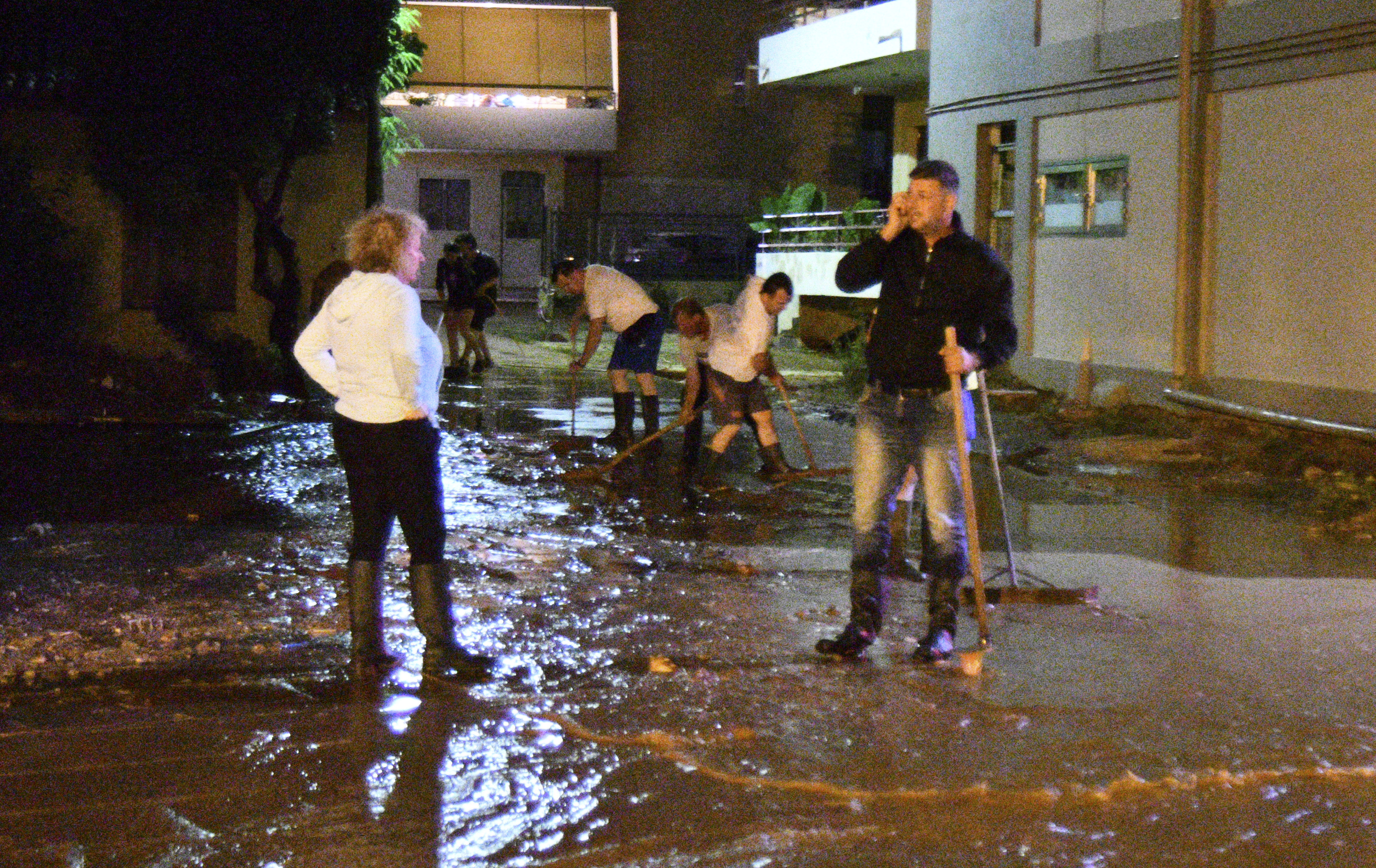 Πλημμύρες σε Μάνδρα και Νέα Πέραμο – Έντονη ανησυχία στους κατοίκους (φωτό – βίντεο)-2