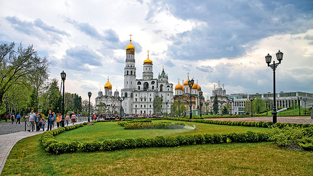 H Mόσχα παίζει μπάλα-2