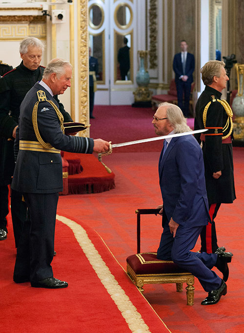 Ιππότης δια χειρός Καρόλου ο Μπάρι Γκιμπ των Bee Gees-1