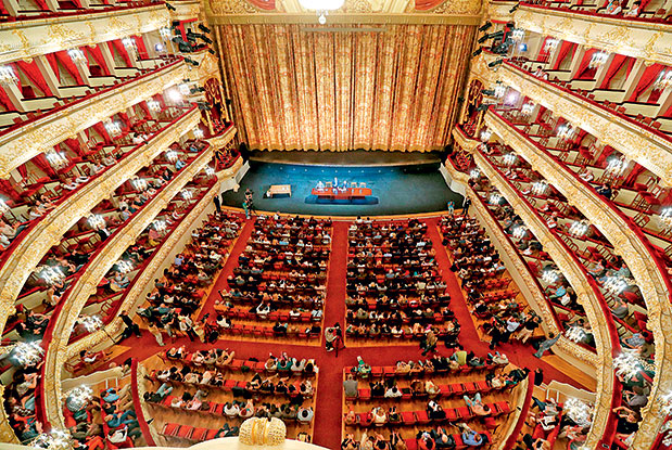 H Mόσχα παίζει μπάλα-1