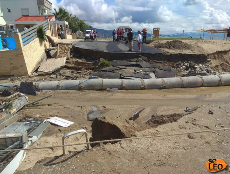 Βρασνά Θεσσαλονίκης: Υποχώρησε τμήμα δρόμου, μετακινήθηκε πισίνα από την κακοκαιρία-4