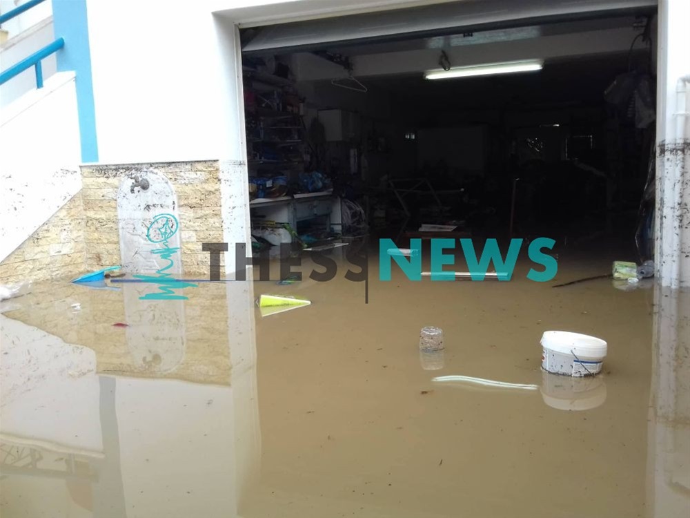 Βρασνά Θεσσαλονίκης: Υποχώρησε τμήμα δρόμου, μετακινήθηκε πισίνα από την κακοκαιρία-7