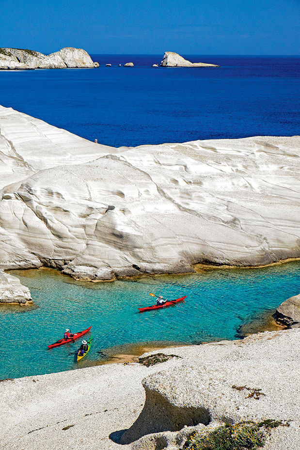 Μήλος: Εξερευνητές με το μαγιό-1