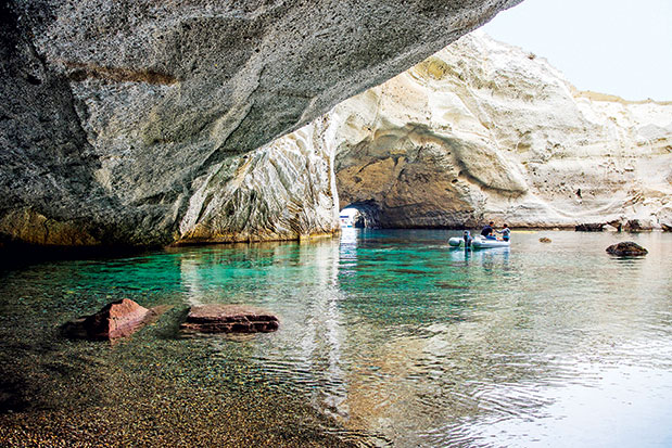 Μήλος: Εξερευνητές με το μαγιό-4