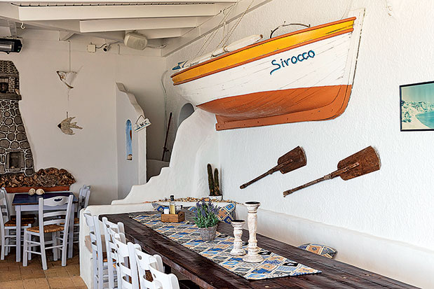 Μήλος: Εξερευνητές με το μαγιό-2