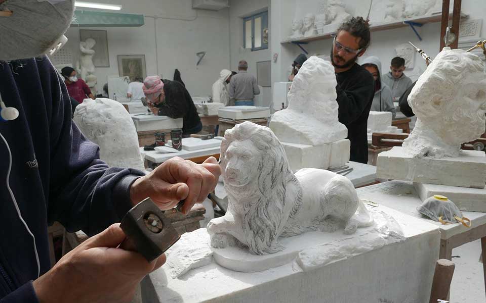 Το χωριό που διδάσκει την τέχνη του μαρμάρου-2