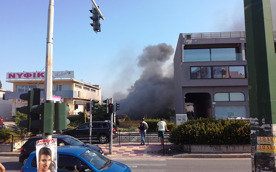 Υπό έλεγχο η φωτιά στον Γέρακα (φωτογραφίες)-3