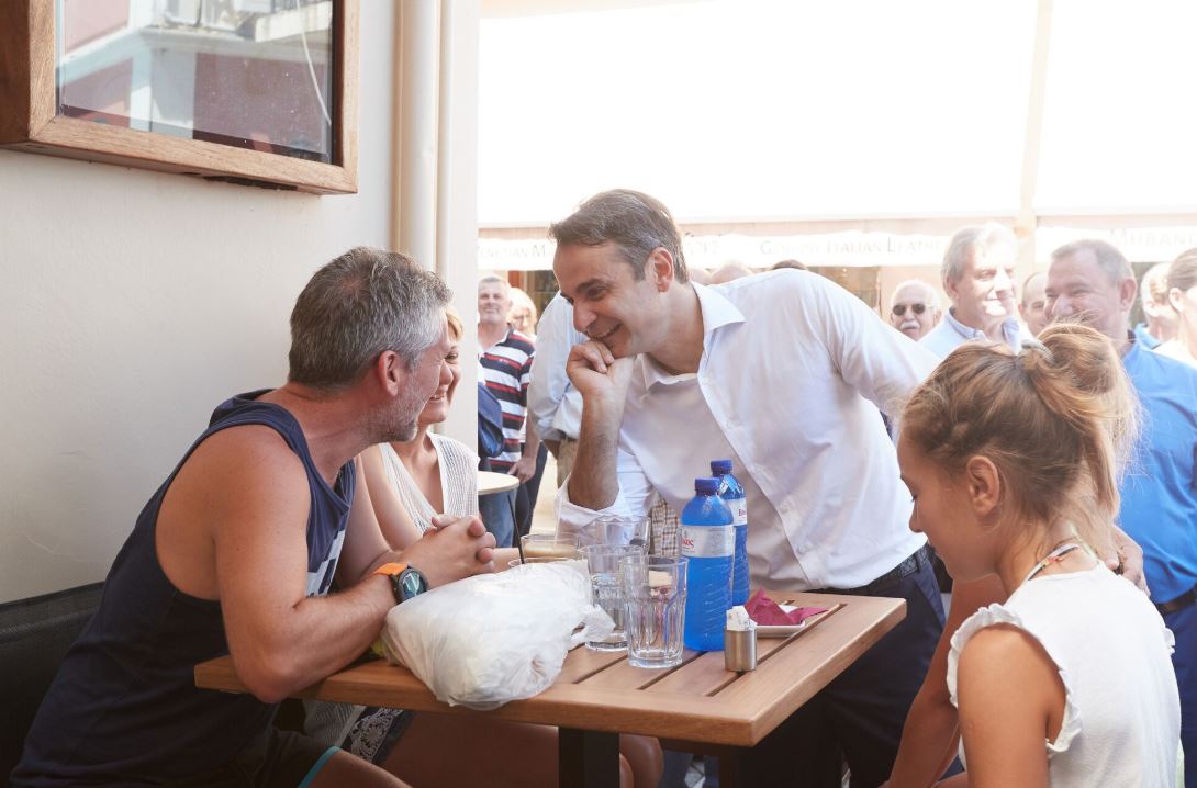 Μητσοτάκης: Εκλογές μία ώρα αρχύτερα, να τελειώνουμε πια-8