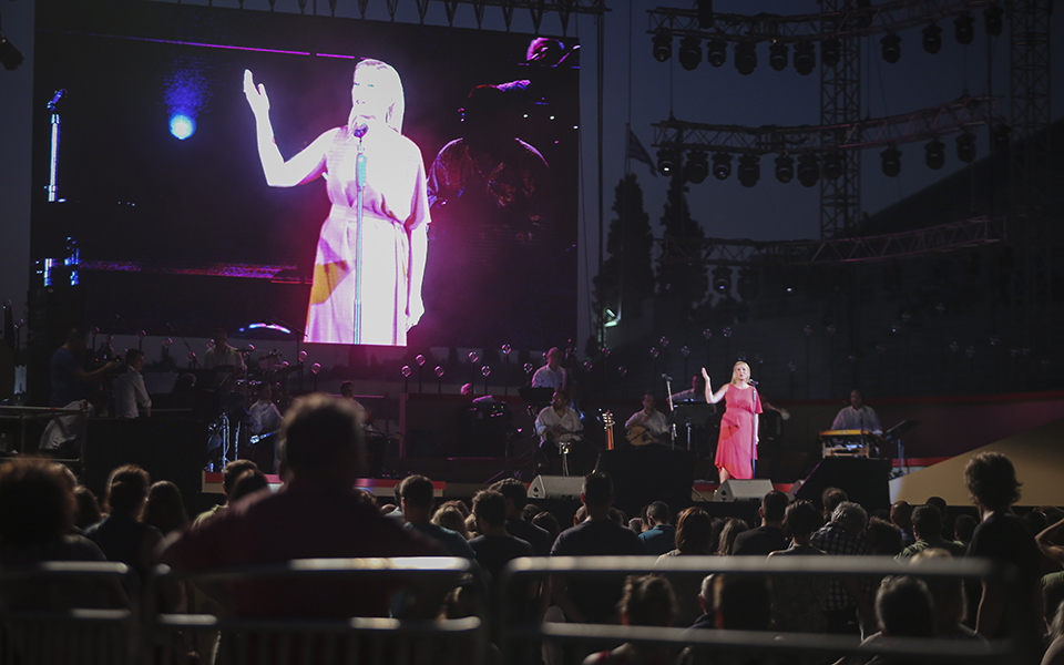 Κοσμοσυρροή στο Καλλιμάρμαρο για τη συναυλία «Παίξε Τσιτσάνη μου» (φωτογραφίες)-15