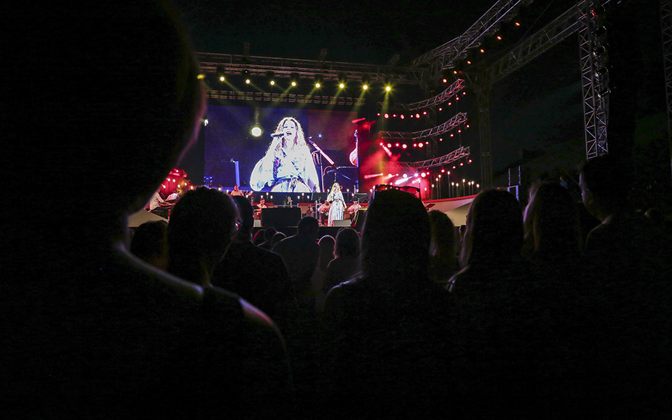 Κοσμοσυρροή στο Καλλιμάρμαρο για τη συναυλία «Παίξε Τσιτσάνη μου» (φωτογραφίες)-3