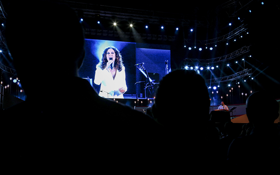 Κοσμοσυρροή στο Καλλιμάρμαρο για τη συναυλία «Παίξε Τσιτσάνη μου» (φωτογραφίες)-9