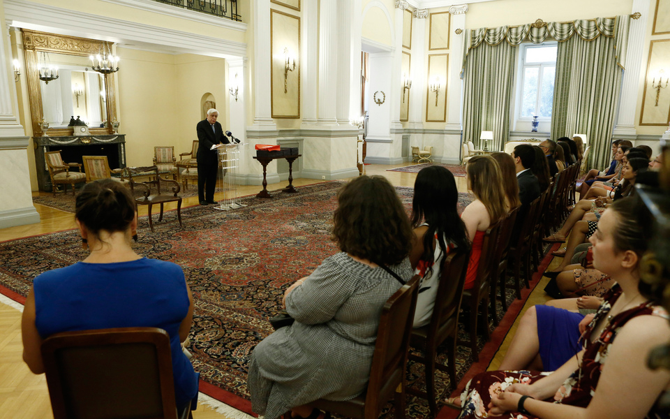 Ο Προκόπης Παυλόπουλος υποδέχθηκε στο Προεδρικό Μέγαρο φοιτητές από τη Βοστώνη-2