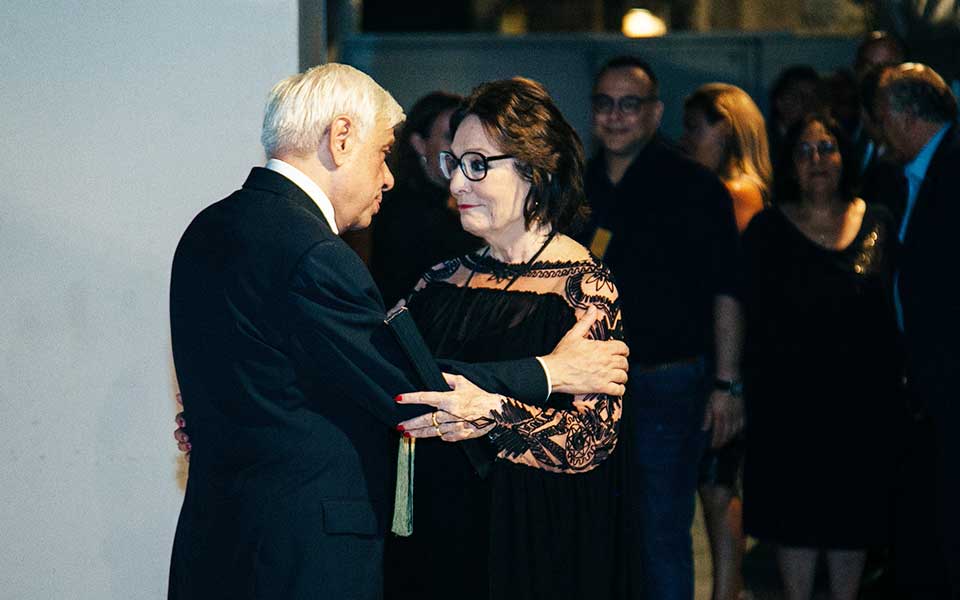 Νάνα Μούσχουρη, το παντοτινό, λευκό ρόδο της Αθήνας στο Ηρώδειο-1