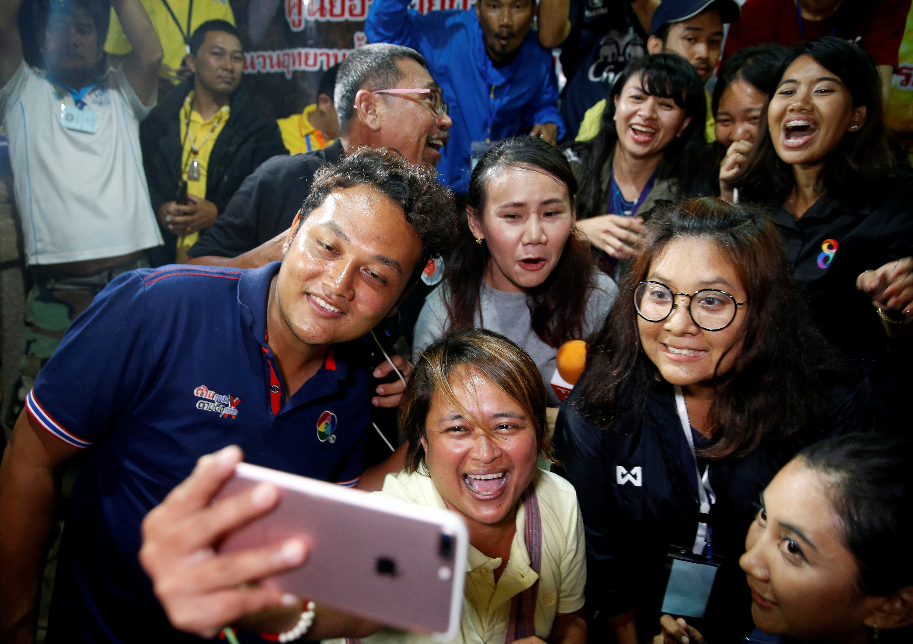 Ταϊλάνδη: Συγκίνηση και πανηγυρισμοί μετά τη διάσωση των 12 αγοριών – «Πάρτι» στα social media-2